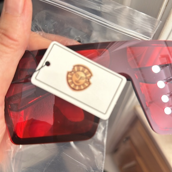 FREE macys sunglasses with a $300 purchase New  tags no case - Picture 4 of 4